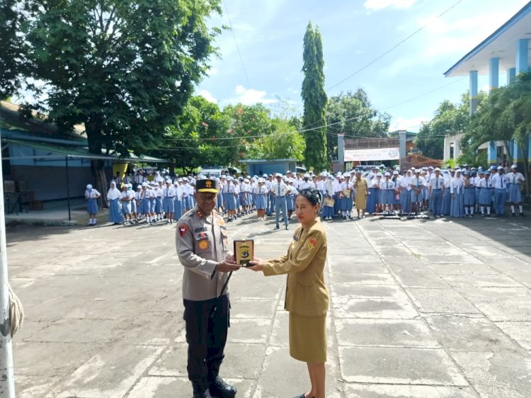 Sambangi SMA Negeri 1 Kalabahi, Kapolda NTT :Para Pelajara adalah Harapan Bangsa yang Siap Mengambil Tongkat Estafet di Masa Depan