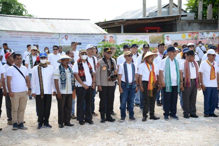 Kapolda NTT Hadiri Rangkaian Peringatan HUT Provinsi NTT ke-64 di Sumba Barat Daya