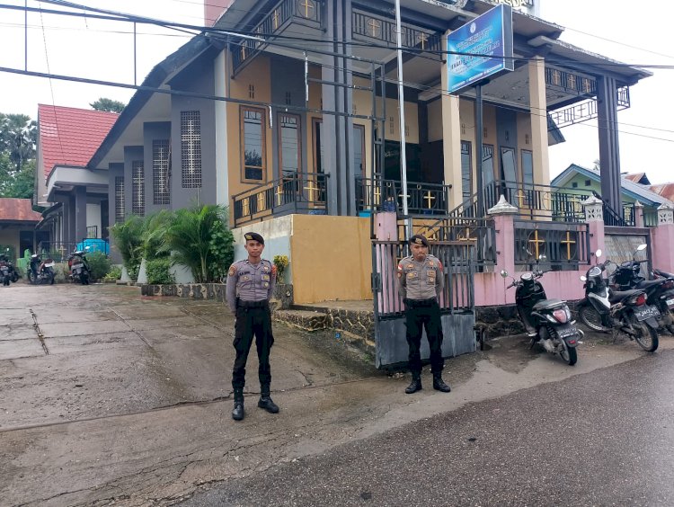 Personel Polda NTT Amankan Ibadah Perjamuan Kudus di Kota Kupang