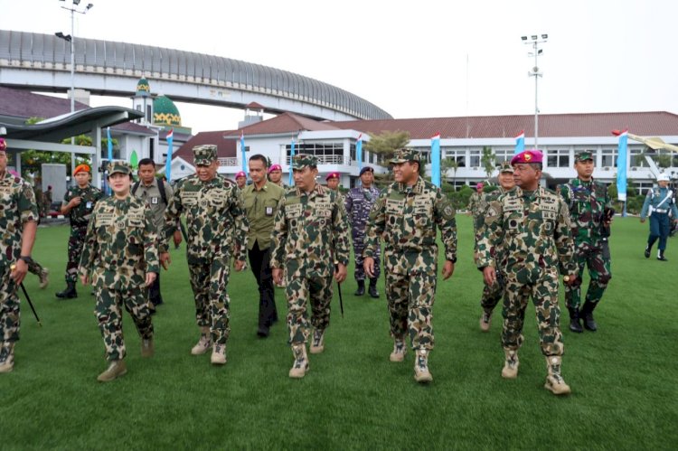 Kapolri Dapat Predikat Warga Kehormatan Dari Marinir