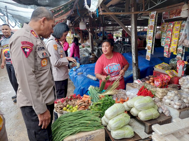 Sambangi Pasar Naikoten, Kapolda NTT Disambut Positif oleh Para Pedagang