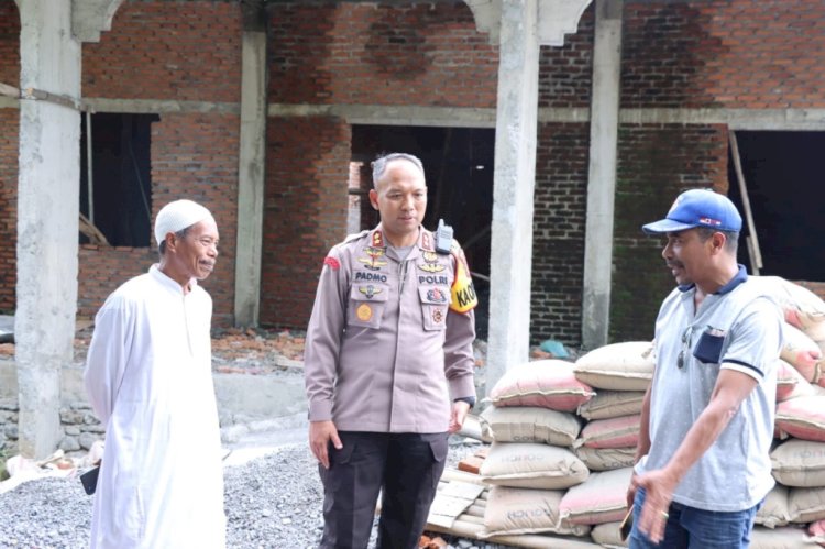 Wujudkan Harmoni dalam Keberagaman, Kapolres Ngada Bantu Pembangunan Masjid Al-Ikhlas Kuruboko