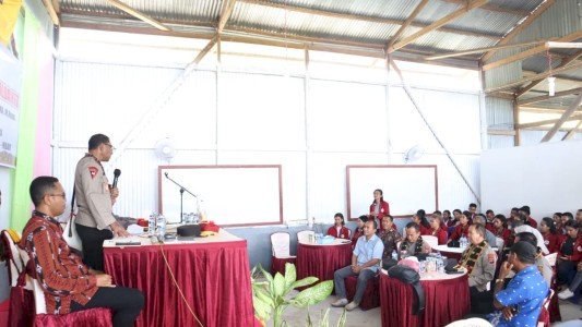 Beri Kuliah Umum di Kampus INF Mbay, Kapolda NTT Paparkan Materi penggunaan tekhnologi digital di era Revolusi Industri 4.0