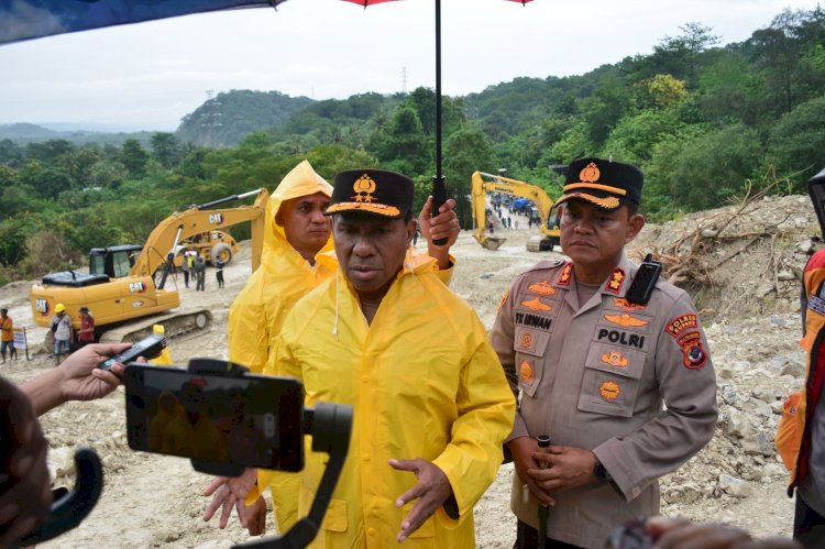 Cek Langsung Situasi Terkini Bencana Tanah Longsor di Takari, Kapolda NTT Harap Masyarakat Selalu Bersabar Dalam Menghadapi Buka Tutup Jalan Alternatif