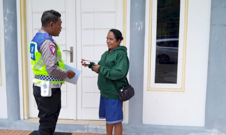 Beri Kemudahan, Satlantas Polres Ende Layani Pengantaran SIM ke Rumah Masyarakat