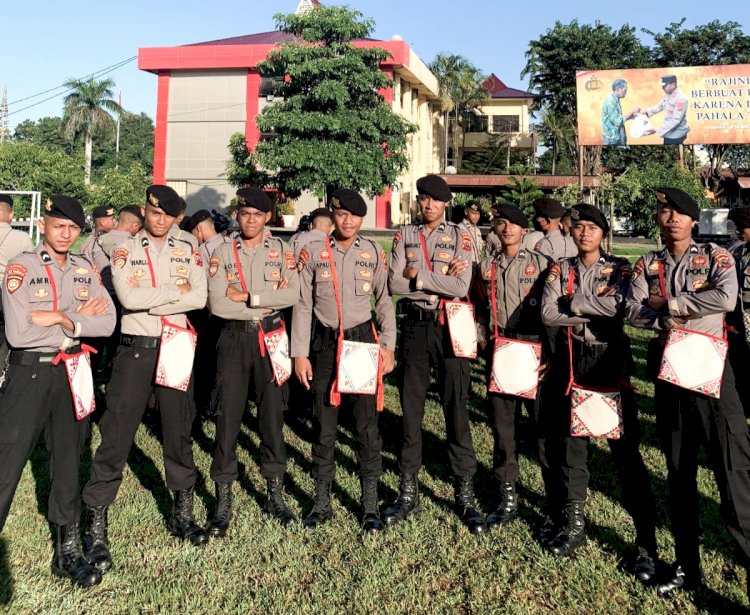 Unik, Serentak Anggota Polda NTT Kenakan Tas Motif Tradisional Produk UMKM