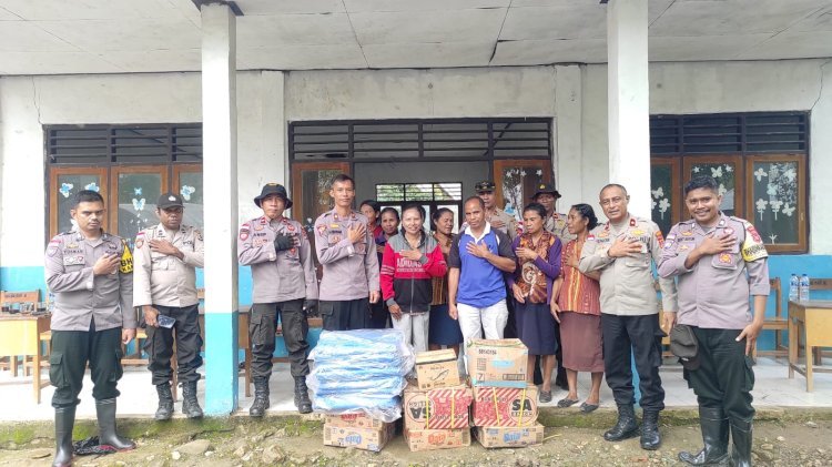 Peduli Pendidikan, Polres Belu Dirikan Tenda dan Bantu Peralatan Sekolah untuk Korban Longsor di Kewar