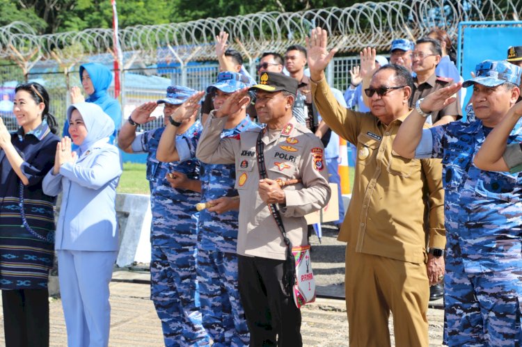 Kapolda NTT Lepas Keberangkatan Kasau bersama Rombongan di Bandara Lanudal Kupang