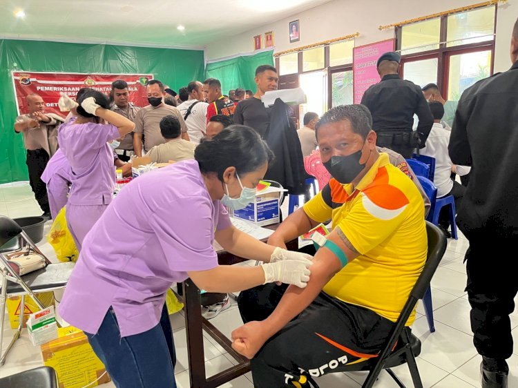 Pastikan Anggota Siap Bertugas, Biddokkes Polda NTT Cek Kesehatan Berkala Anggota