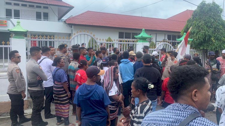 Polres Alor Terima  dan Tangani Laporan Pengrusakan Pagar Kejaksaan oleh Masa Pendemo