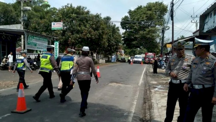 Polda Jabar Olah TKP Kecelakaan Mobil Dinas Bupati Kuningan