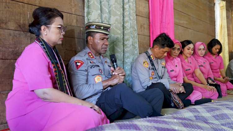 Safari Kamtibmas di Kampung Ruteng Puu, Kapolda NTT Berikan Bantuan Sosial Bagi Masyarakat