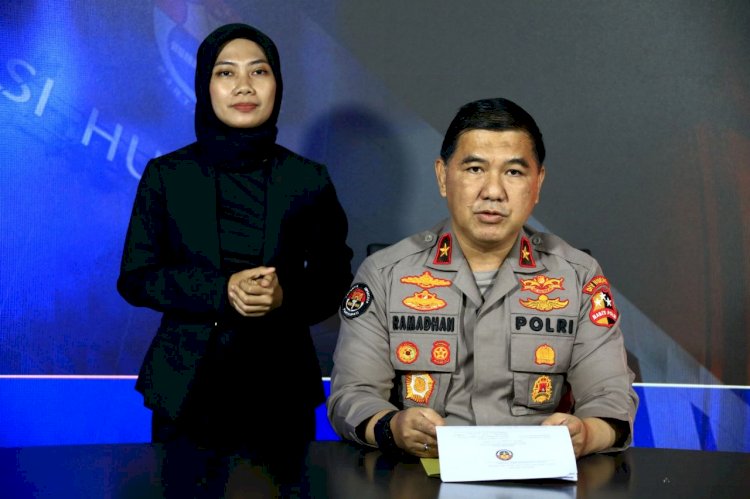 Kapolri Naikkan Pangkat Delapan Pati