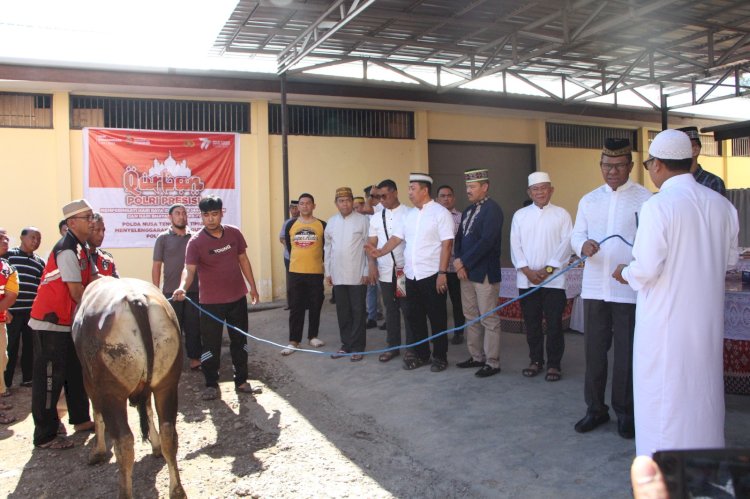 Sambut Perayaan Idul Adha 1444 Hijriah, Polda NTT Distribusi Daging Qurban Kepada Masyarakat Yang Membutuhkan