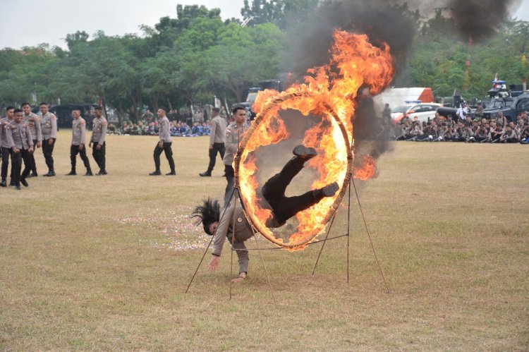 Berbagai Atraksi Meriahkan Hari Bhayangkara ke 77 di Alun-Alun  Rumah Jabatan Gubernur NTT