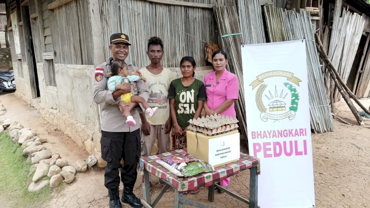 Peduli Tumbuh Kembang Anak, Polsek Raihat Bersama Bhayangkari Pantau dan Salurkan Bantuan untuk Dua Penderita Stunting