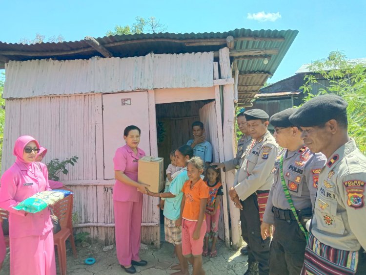 Berbagi untuk Tumbuh Kembang Anak, Satsamapta Polres Belu dan Bhayangkari Salurkan Paket Sembako untuk Anak Asuh Stunting