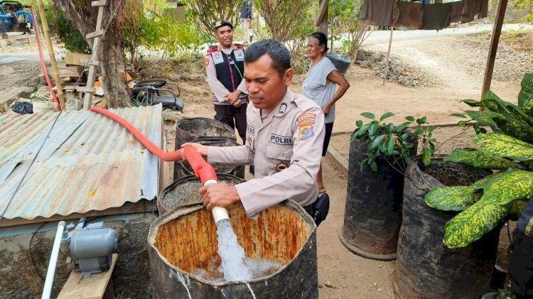 Polresta Kupang Kota Berbagi Air Bersih untuk Masyarakat Terdampak Kekeringan