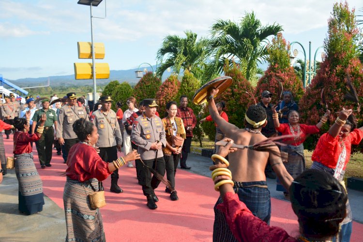 Kapolri Diterima Hangat dalam Budaya Sikka, NTT, Usai AMMTC ke-17