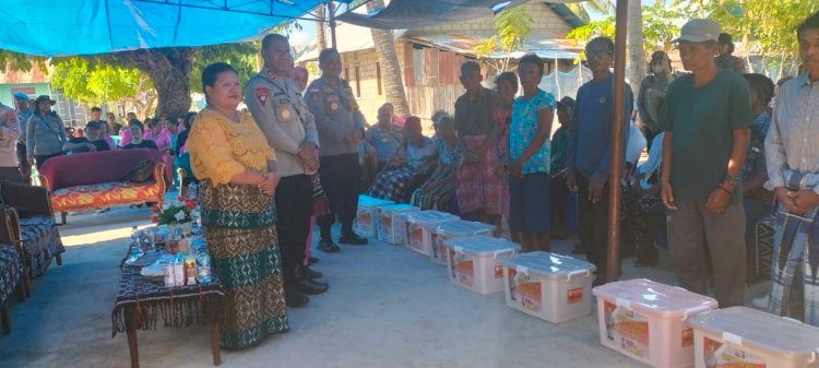 Kunjungi Pulau Landu, Kapolda NTT Salurkan Sumbangan Berarti dan Beri Pesan Kamtibmas