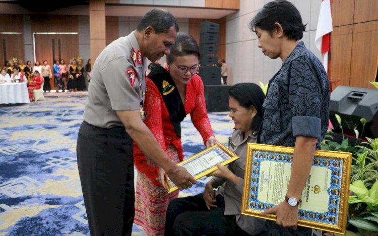 Gagalkan Penyelundupan Ganja dan Bangun Yayasan Pendidikan, Dua Anggota Polwan Polda NTT Dapat  Reward Kapolda NTT