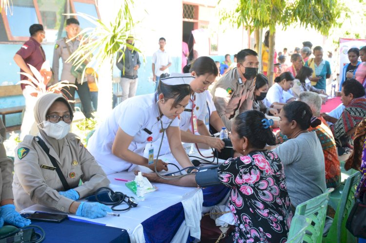 Masyarakat Desa Pariti, Kecamatan Sulamu, Beri Apresiasi Tinggi terhadap Program Pengobatan Gratis Polda NTT