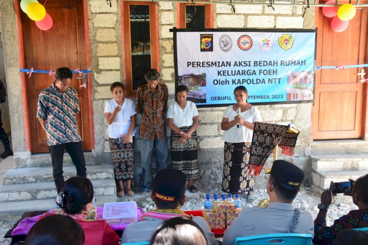 Penuh Haru Menyelimuti Keluarga Foeh yang Mendapatkan Bantuan Bedah Rumah