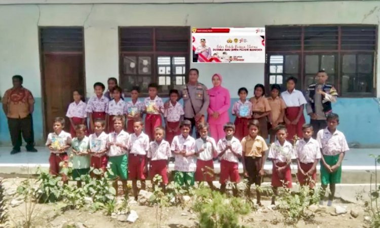 Berkat Kepedulian Polsek Lasiolat, Anak-anak di Perbatasan Terima Dukungan Literasi