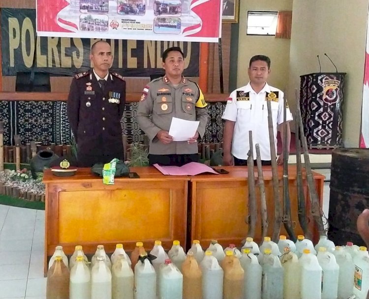 Selama Operasi Pekat Turangga 2023, Polres Rote Ndao Berhasil Amankan Senjata Api Rakitan dan Minuman Keras Tradisional