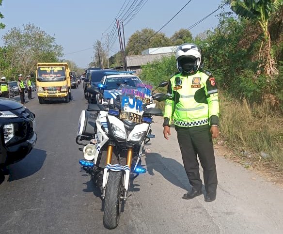 Satgas Kamseltibcarlantas Melaksanakan Ketertiban Lalu Lintas dan Ciptakan Kodisi Aman di Kota Kupang Untuk Pemilu 2023-2024