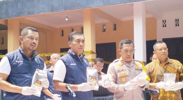 Bareskrim Polri Bongkar Rumah Produksi Narkotika di Bantul, Amankan 426 Bungkus Keripik Pisang, 2.022 botol Happy Water, dan 10 Kg Bahan Baku Narkoba