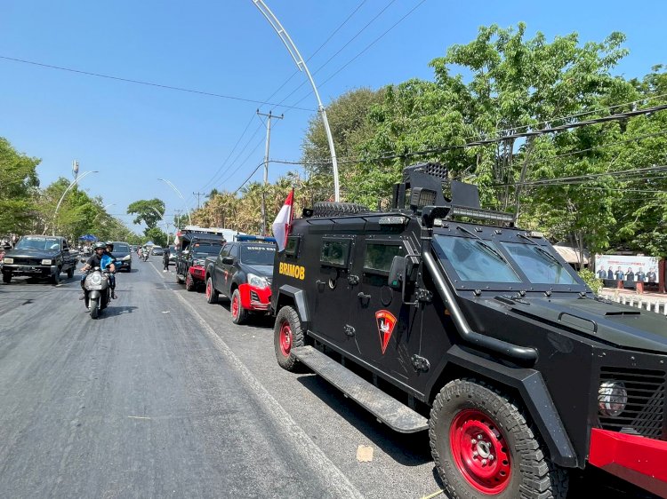 Satgas Tindak Satbrimob Polda NTT Tingkatkan  Keamanan Dengan Patroli Kamtibmas