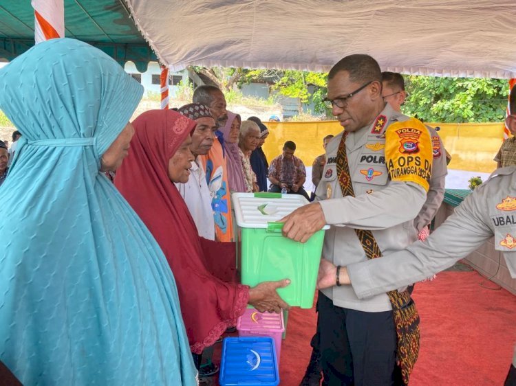 Sentuhan Kemanusiaan Kapolda NTT: 100 Paket Bantuan Sosial bagi Warga Ende Utara