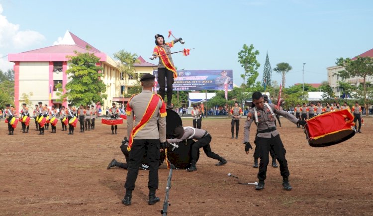 Drumband Turangga Polda NTT Memukau Penonton di Pembukaan Lomba