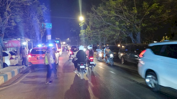 Upaya Jaga Kamtibmas di Malam Hari, Tim Gabungan OMB Lakukan Patroli Dialogis Cipta Kondisi di Taman Generasi Penerus Walikota