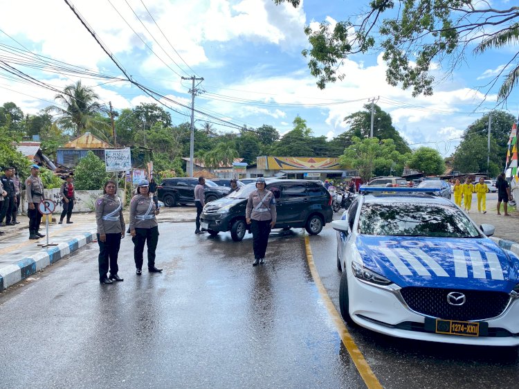 Keamanan Terjaga: Personel Operasi Mantap Brata (OMB) Turangga Kawal Ketat Kunjungan Salah Satu Capres RI di NTT