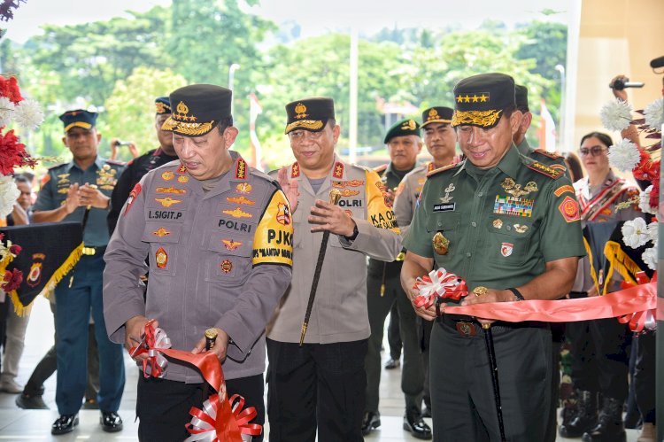 Kapolri dan Panglima TNI Resmikan Markas Polda Maluku