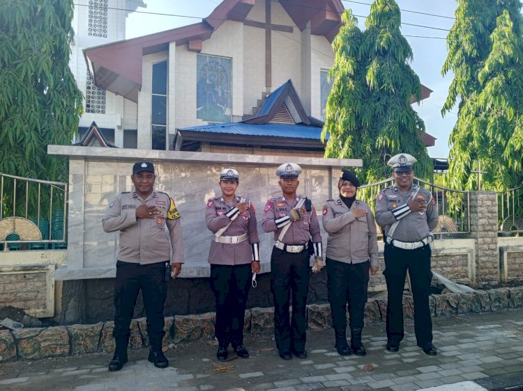 Operasi Lilin Turangga: Anggota Polda NTT Amankan Ibadah Minggu Jelang Malam Natal