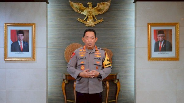 Kapolri Ucapkan Selamat Natal dan Tahun Baru: Mari Rayakan Penuh Kedamaian