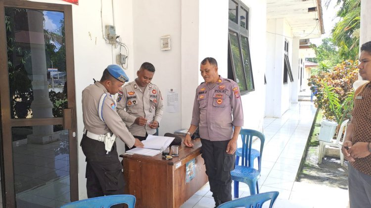 Knit Provos Polres Sumba Barat Cek Personel Pengamanan Kantor KPU dan Bawaslu