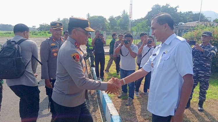 Kapolda NTT Tinjau dan Akan Salurkan Bansos ke Pengungsi Erupsi Gunung Lewotobi di Flotim