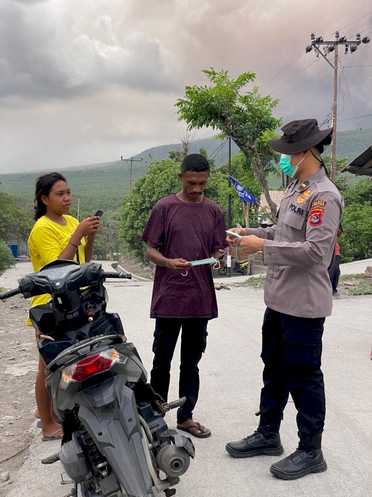 Patroli Dialogis Satgas Evakuasi: Himbau Warga Pakai Masker Pasca Erupsi Gunung Lewotobi