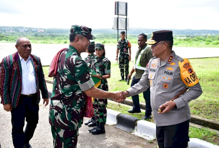 Kapolda NTT Sambut Kedatangan Wakasad dan Pangdam IX/Udayana