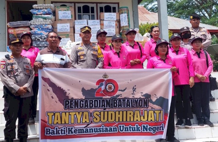 Alumni AKPOL 2003 Batalyon Tantya Sudhirajati Salurkan Bantuan untuk Korban Erupsi Gunung Lewotobi Laki-Laki