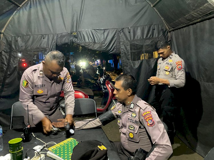 Anggota Biddokkes Polda NTT dalam OMB Menunjukkan Sinergi Patroli dan Pelayanan Kesehatan untuk Pemilu 2024