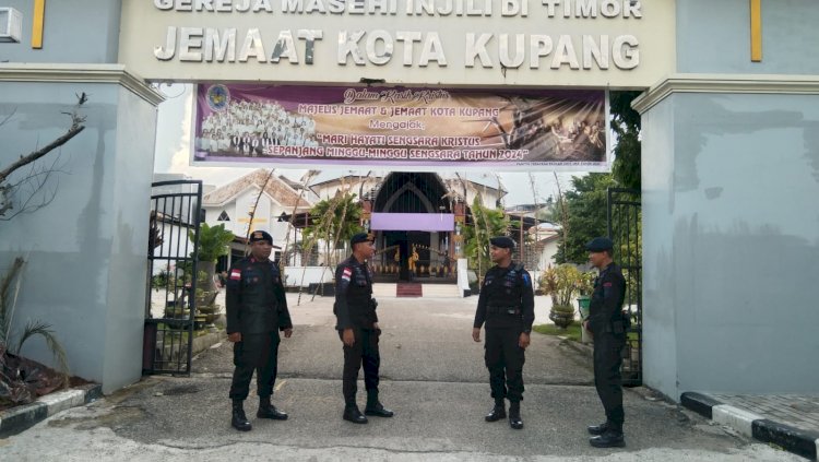 Anggota Brimob Polda NTT Gelar Patroli Dialogis Jelang Hari Raya Paskah