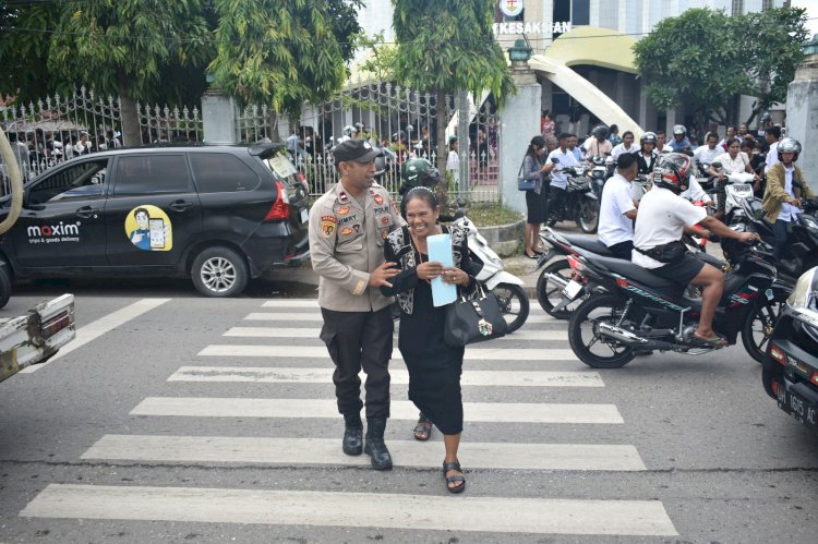 Gabungan Satgas Ops Semana Santa Turangga 2024 Amankan Ibadah Jumat Agung di Kota Kupang