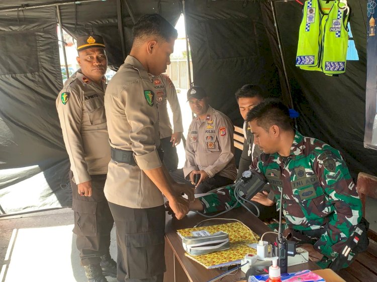 Subsatgas Dokkes Gelar Patroli dan Pemeriksaan Kesehatan untuk Anggota Pengamanan di Berbagai Pos Operasi Ketupat Turangga 2024