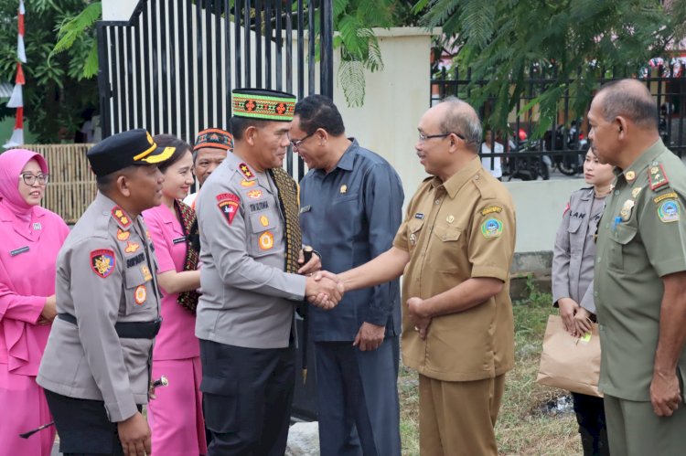 Kapolda NTT Kunjungi Polres Manggarai Timur, Disambut dengan Secara Adat