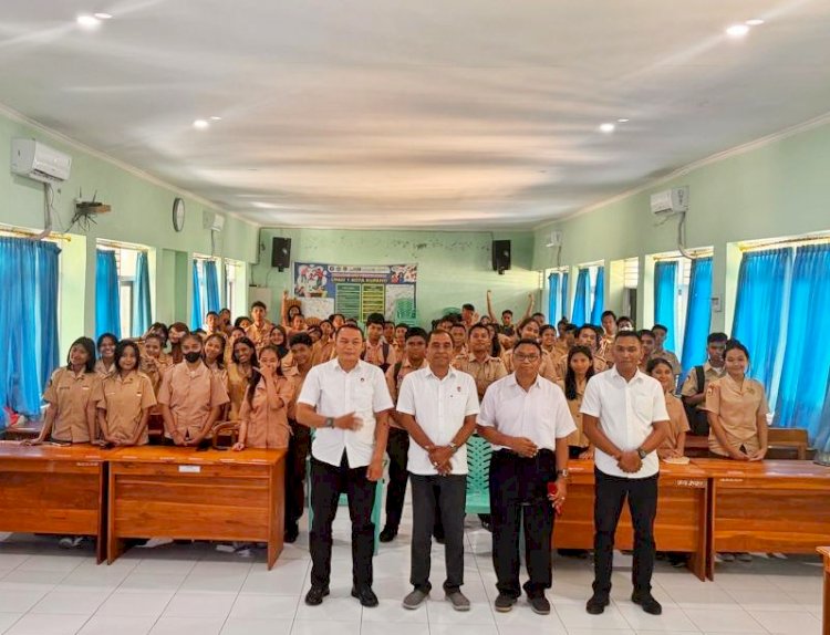 Edukasi Bahaya Narkoba, Polda NTT Kunjungi SMA Negeri 1 Kupang